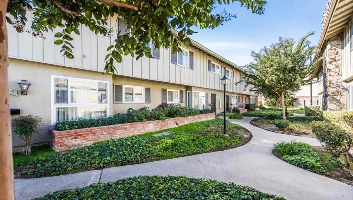 1109 E 1st St, Tustin, CA 92780